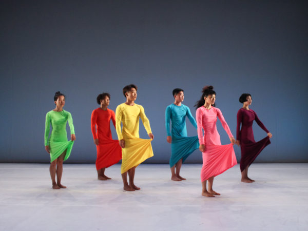 6 dancers in colourful dresses