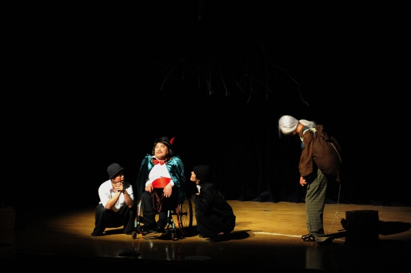 애인(Aeen)'s production of waiting for godot