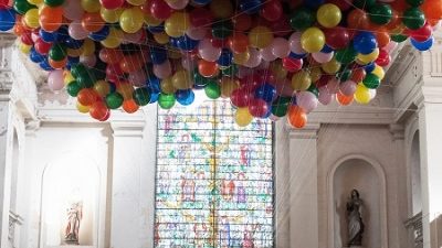 Installation of an inside of a church filled with ballons